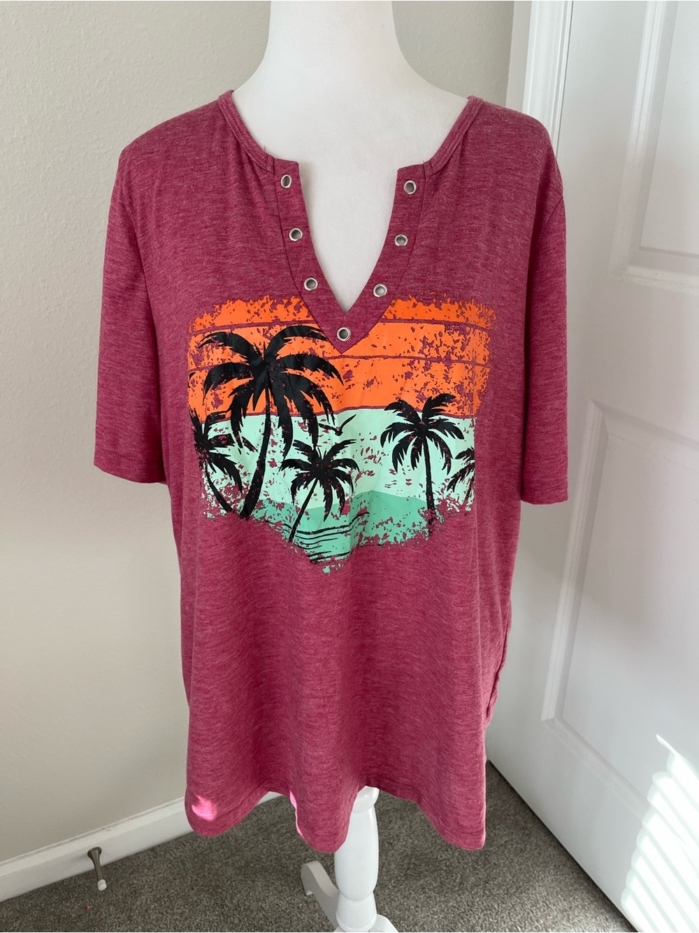 NWT BloomChic Berry Heather Scoop Neck Tropical Tee Size 14/16